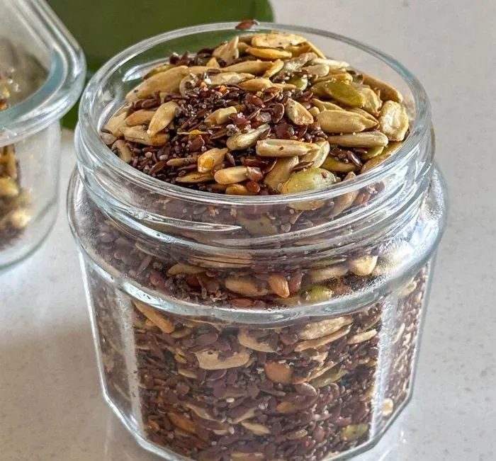 Glass jar filled with natural caffeine sources like Guarana or coffee beans, a key energy-boosting ingredient in Flash Burn.